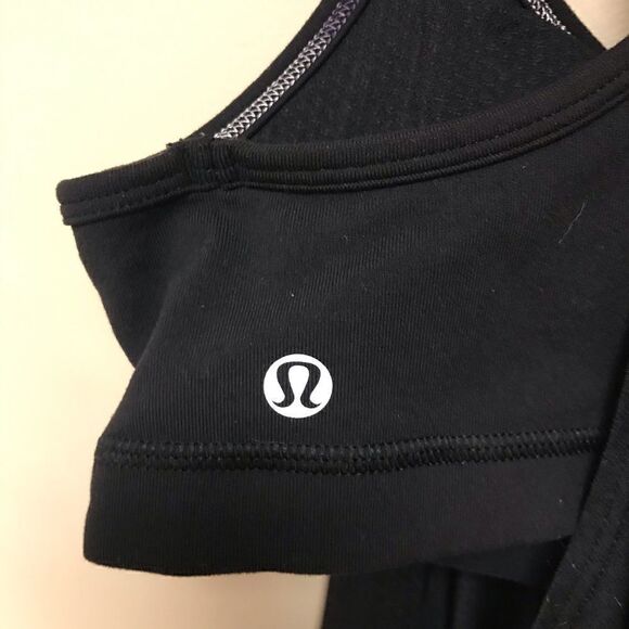 š LululemonātankāwithābuiltĀ inābra.āāāSizeā4 - Picture 4 of 5